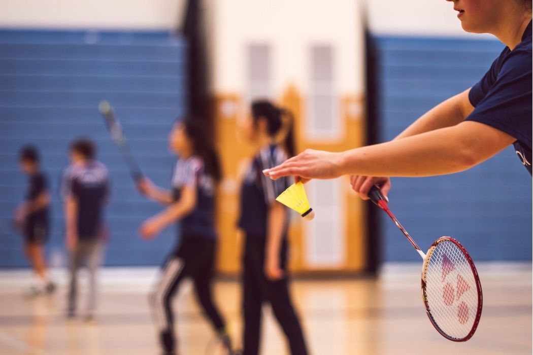 Poradnik początkującego gracza w badmintona: Porady, które pomogą ci grać jak zawodowiec